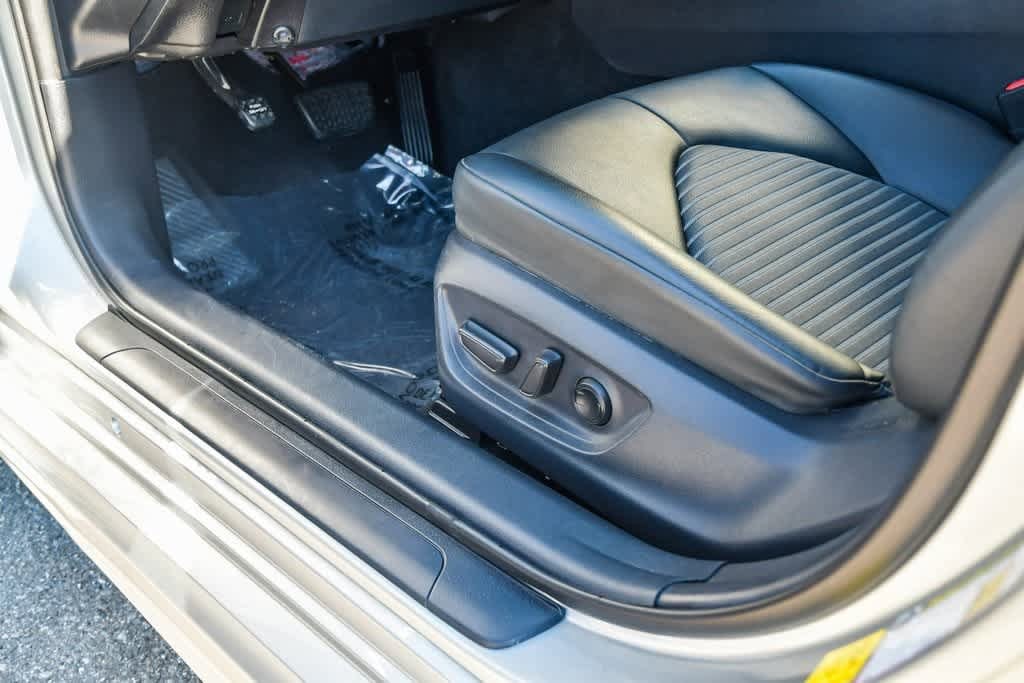 Thumbnail: 2021 Toyota Camry - 21