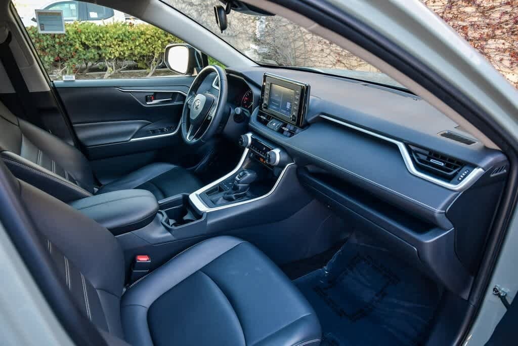 Thumbnail: 2019 Toyota RAV4 - 15