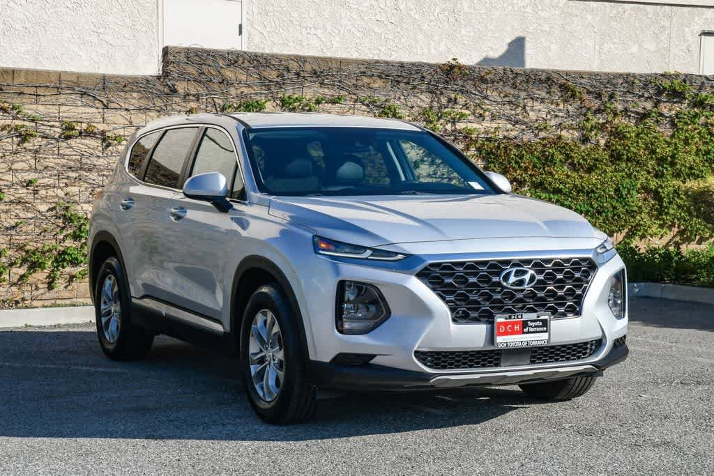 2019 Hyundai Santa Fe SE photo 2