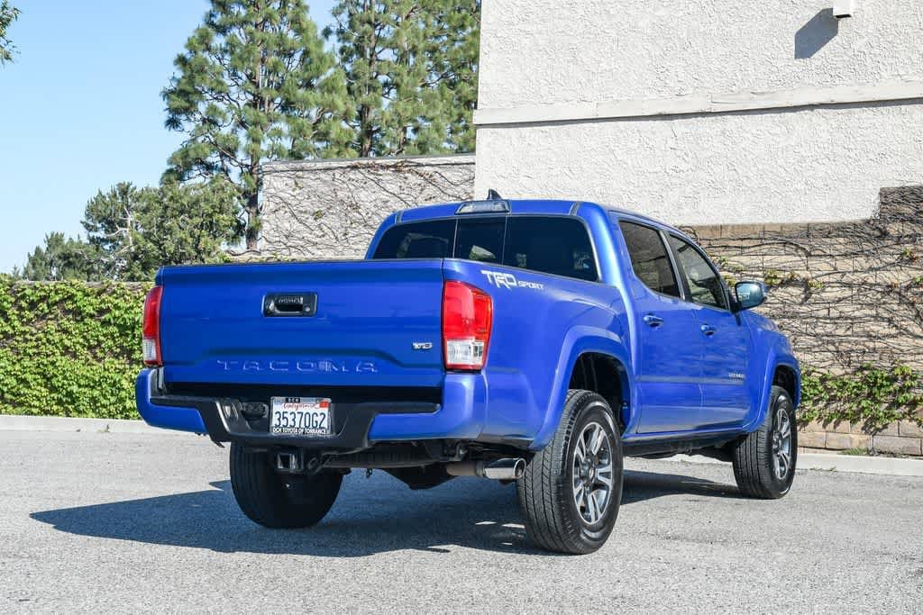 2017 Toyota Tacoma TRD Sport photo 5