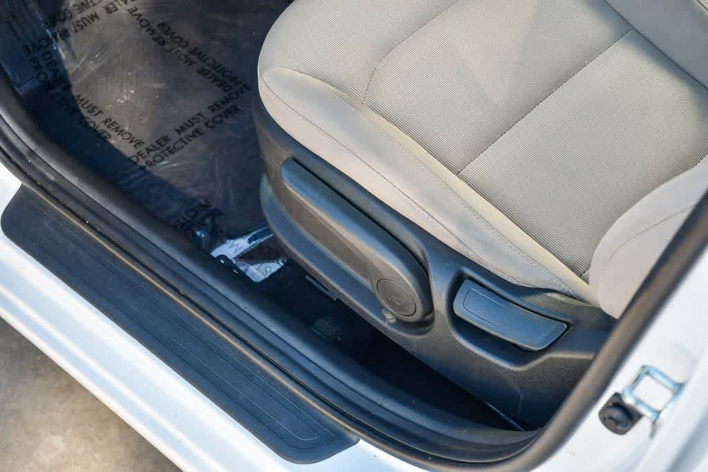 Thumbnail: 2017 Hyundai Elantra - 19