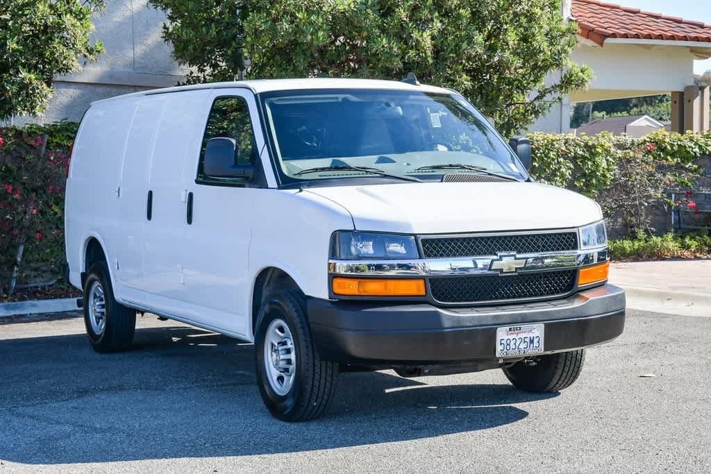 2022 Chevrolet Express 3500 Work Van photo 2