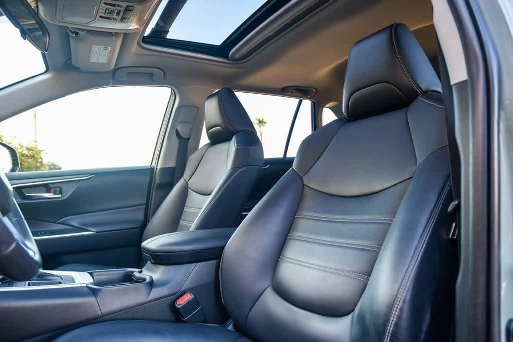 Thumbnail: 2019 Toyota RAV4 - 17