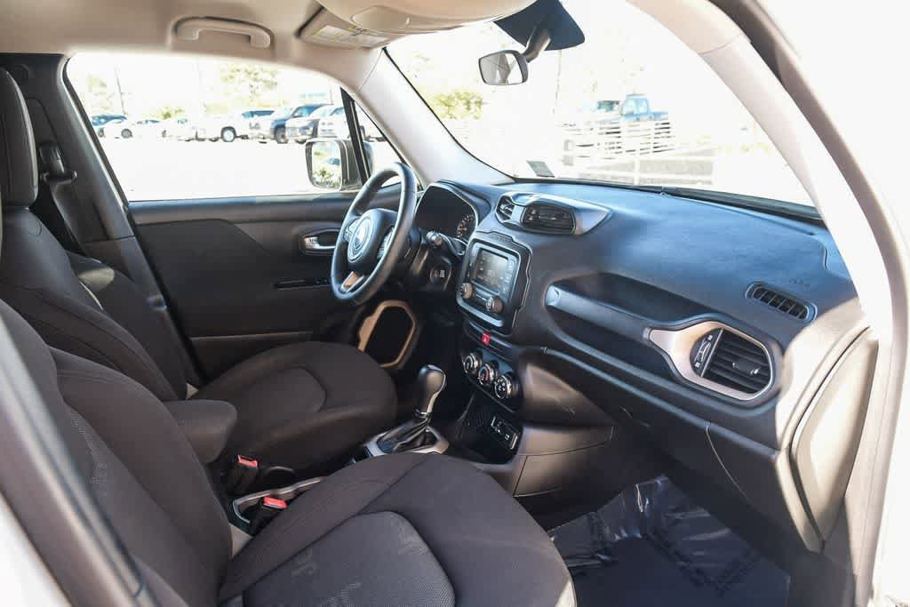 Thumbnail: 2016 Jeep Renegade - 15