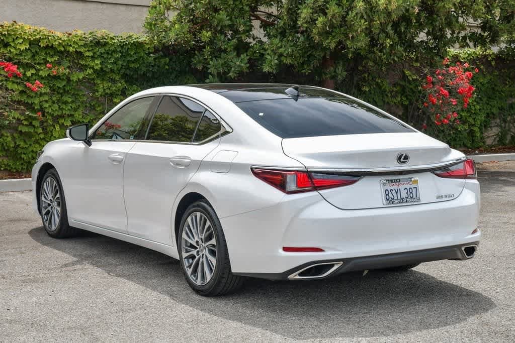 Thumbnail: 2020 Lexus ES - 8