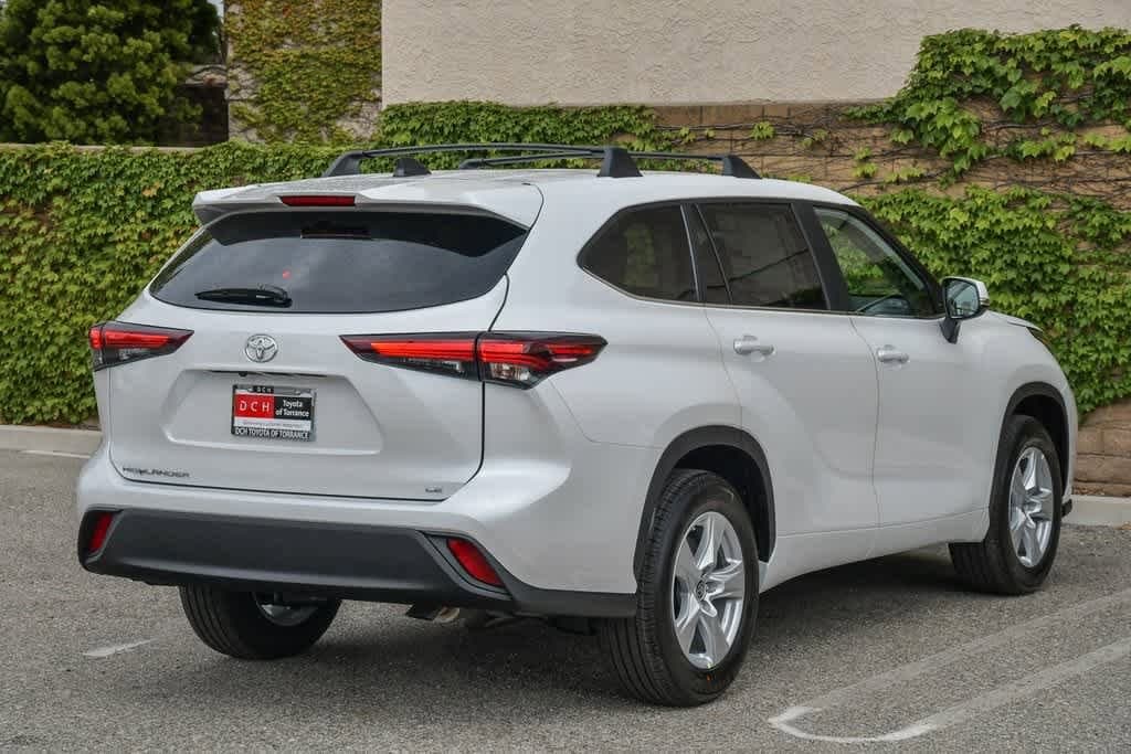 2025 Toyota Highlander LE 6