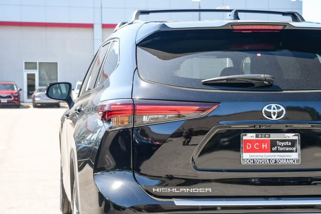 Thumbnail: 2026 Toyota Highlander - 6