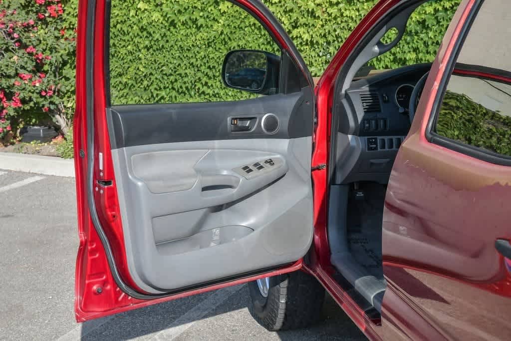 Thumbnail: 2006 Toyota Tacoma - 20