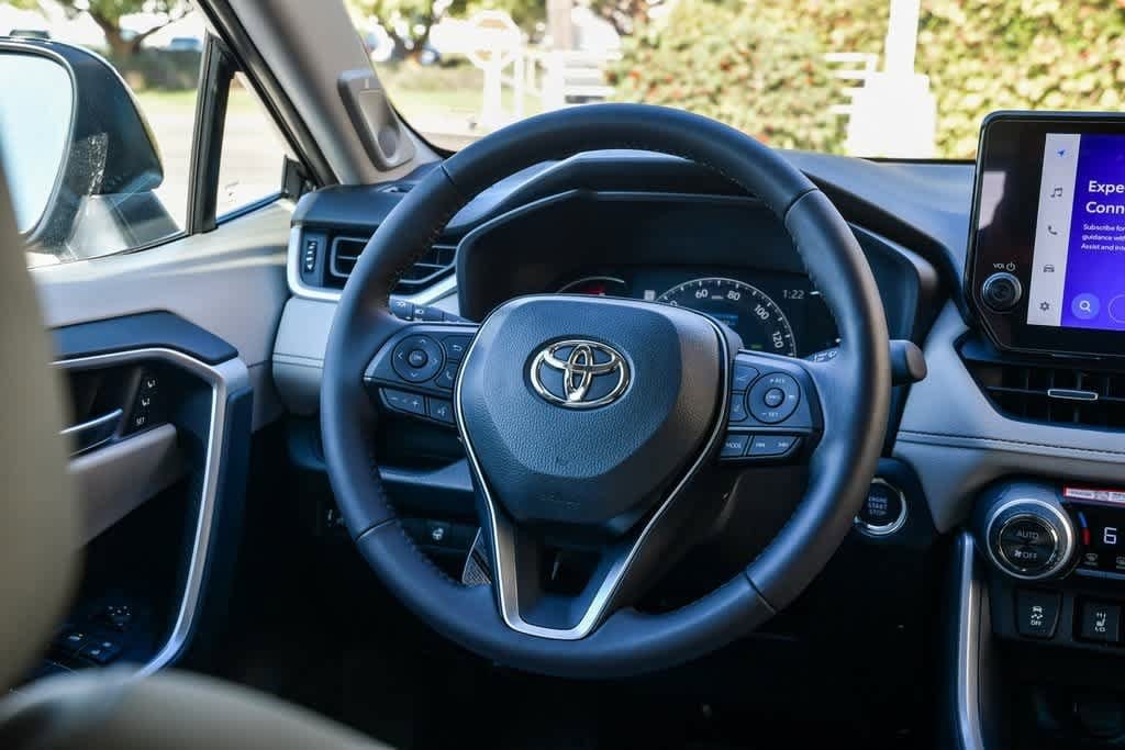 Thumbnail: 2025 Toyota RAV4 - 12