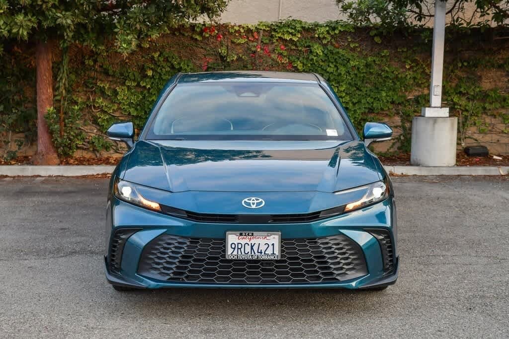 2025 Toyota Camry SE photo 2