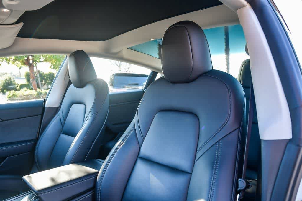 Thumbnail: 2023 Tesla Model 3 - 17