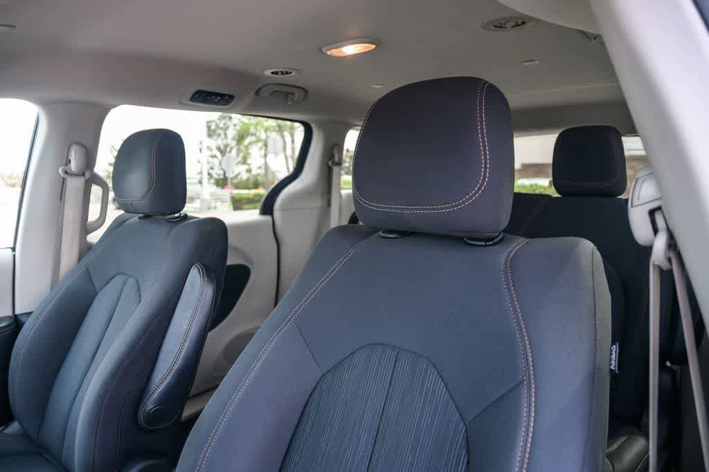 Thumbnail: 2019 Chrysler Pacifica - 17