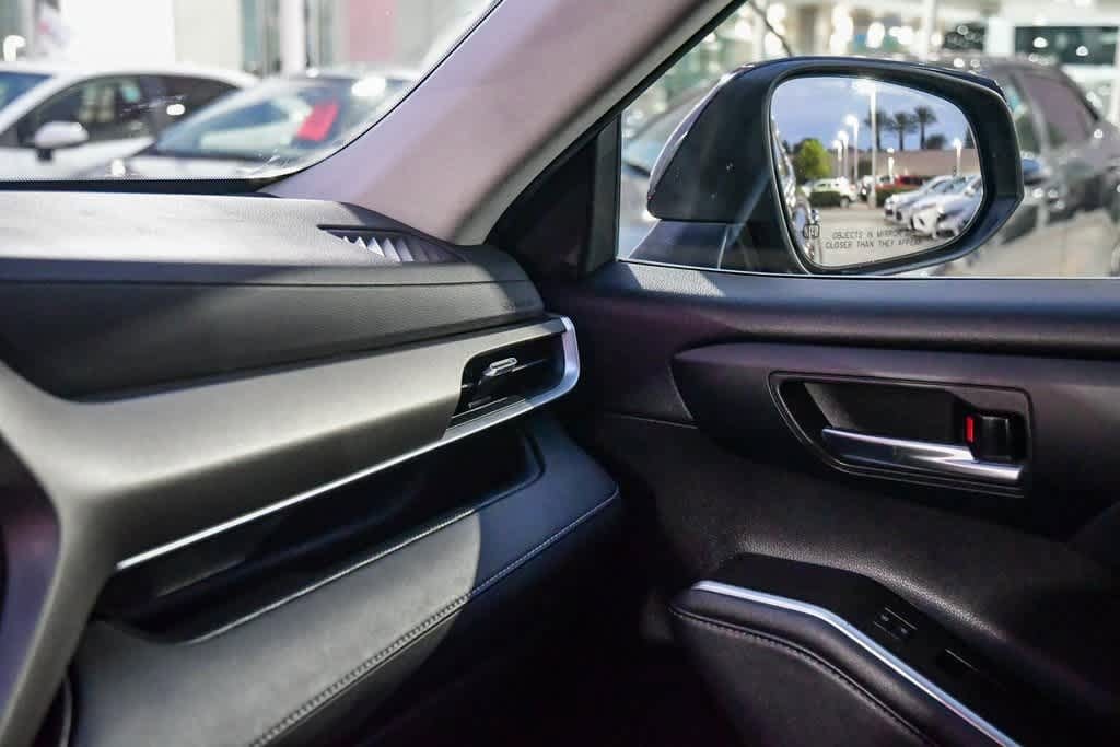 Thumbnail: 2022 Toyota Highlander - 26