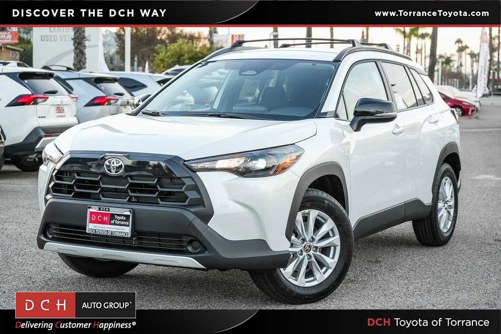 2026 Toyota Corolla Cross LE's photo