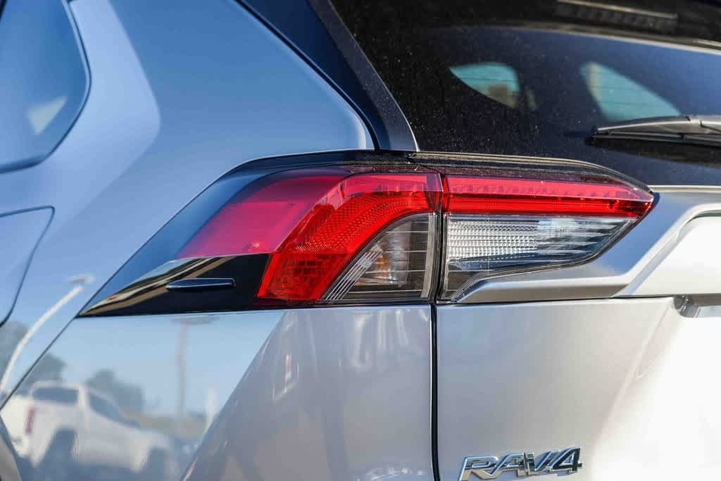 Thumbnail: 2025 Toyota RAV4 - 9