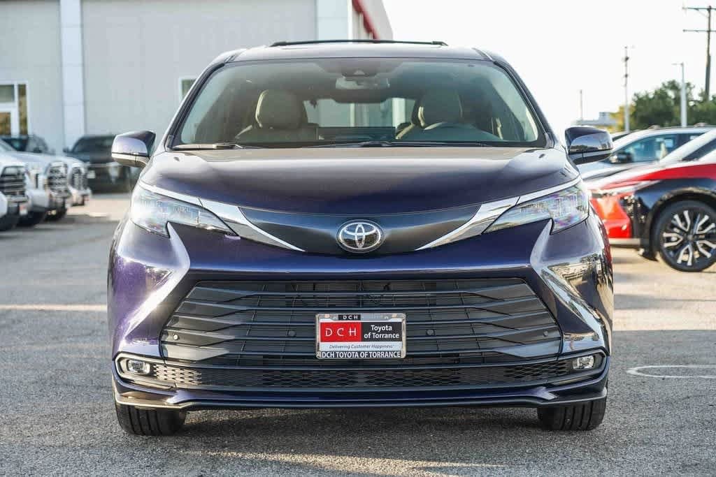Thumbnail: 2026 Toyota Sienna - 4