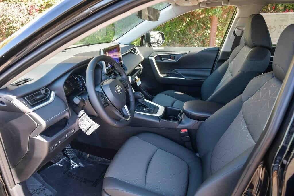 Thumbnail: 2025 Toyota RAV4 - 16