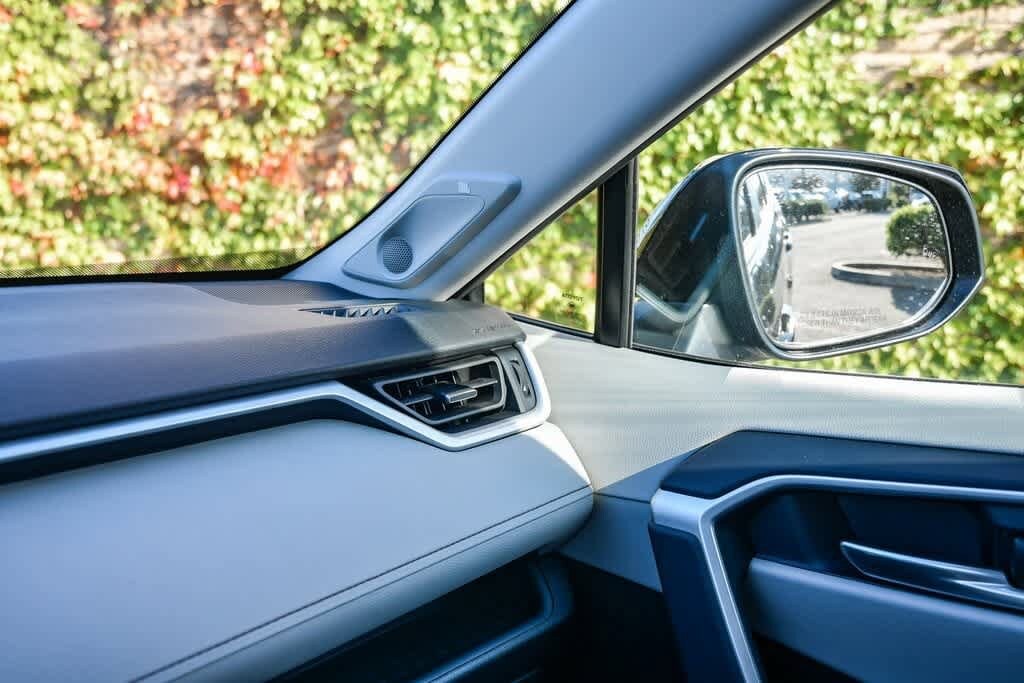 Thumbnail: 2025 Toyota RAV4 - 26