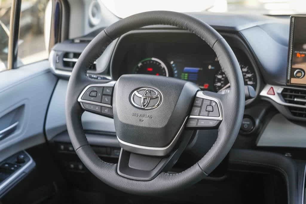 Thumbnail: 2026 Toyota Sienna - 15