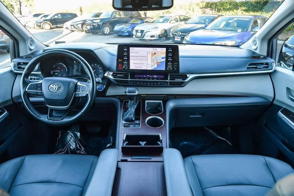 Thumbnail: 2022 Toyota Sienna - 14