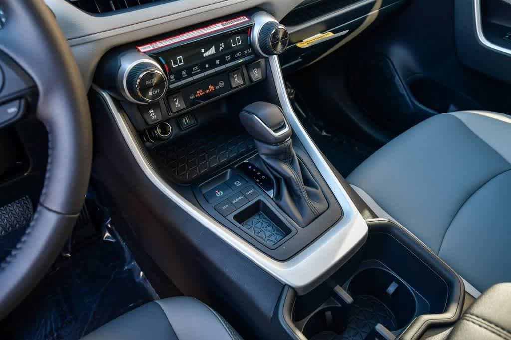 Thumbnail: 2025 Toyota RAV4 - 21