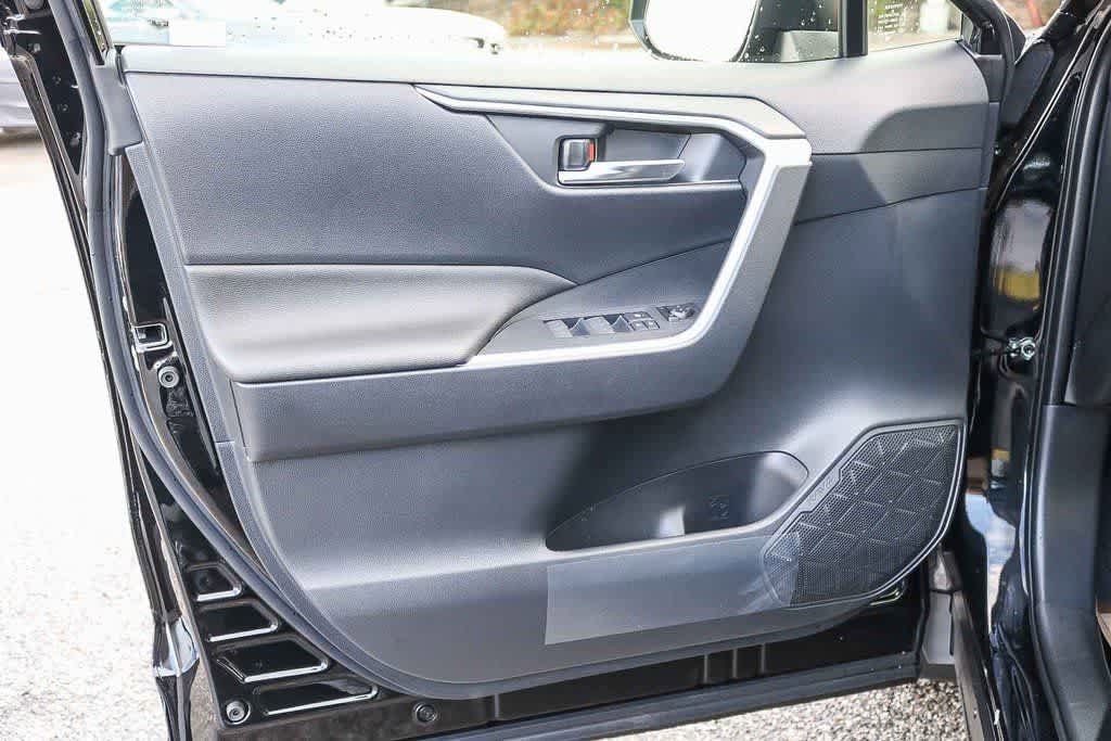 Thumbnail: 2025 Toyota RAV4 - 21