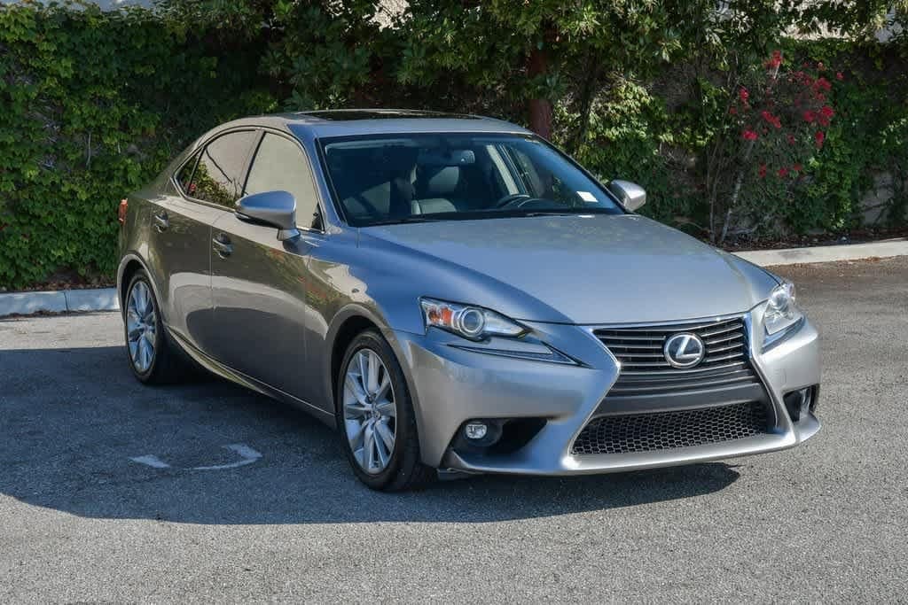 Thumbnail: 2016 Lexus IS - 3
