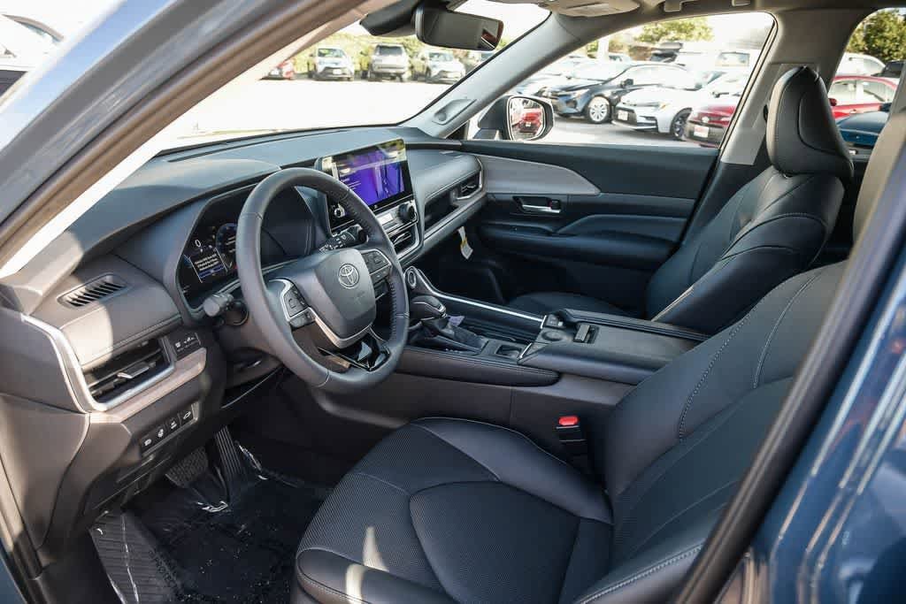 Thumbnail: 2026 Toyota Grand Highlander - 16