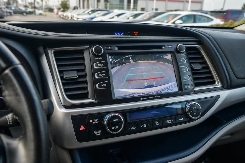 Thumbnail: 2019 Toyota Highlander - 26