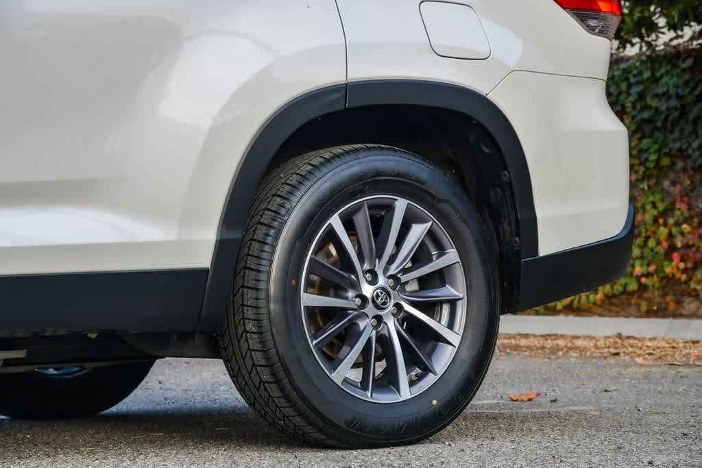 Thumbnail: 2019 Toyota Highlander - 11