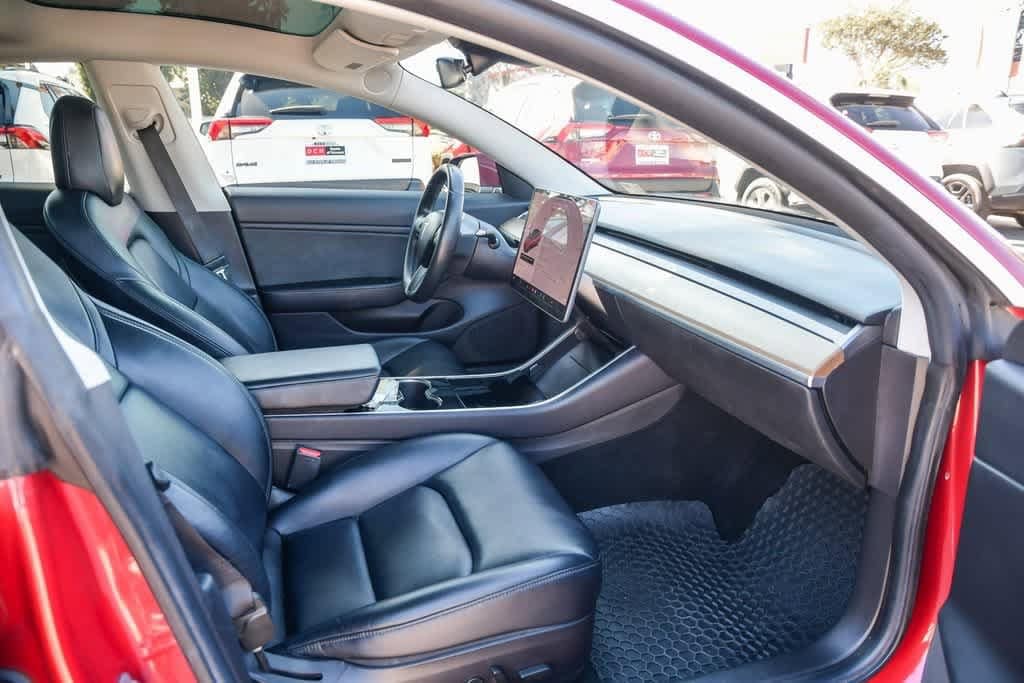 Thumbnail: 2019 Tesla Model 3 - 15