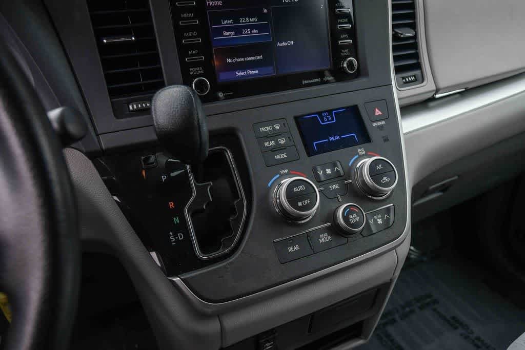 Thumbnail: 2020 Toyota Sienna - 20
