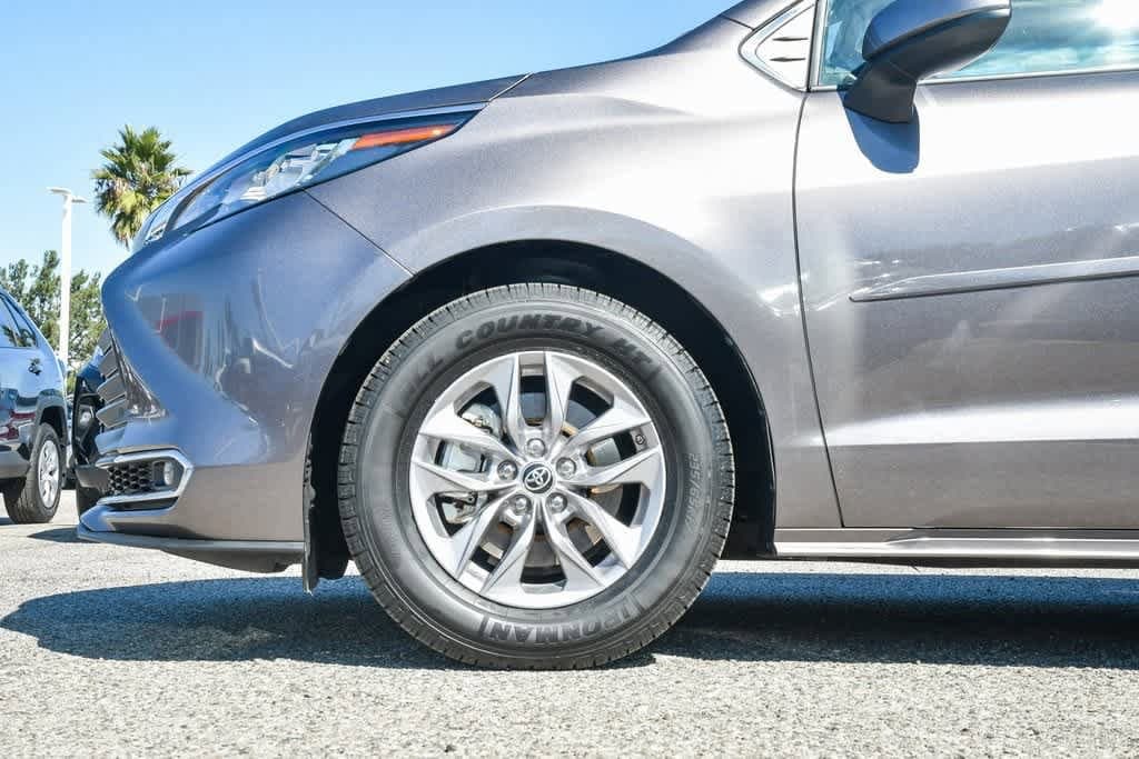 Thumbnail: 2022 Toyota Sienna - 11