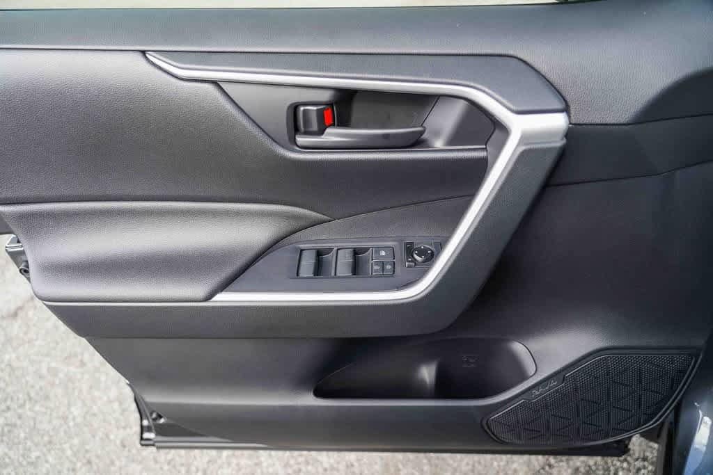 Thumbnail: 2025 Toyota RAV4 - 20