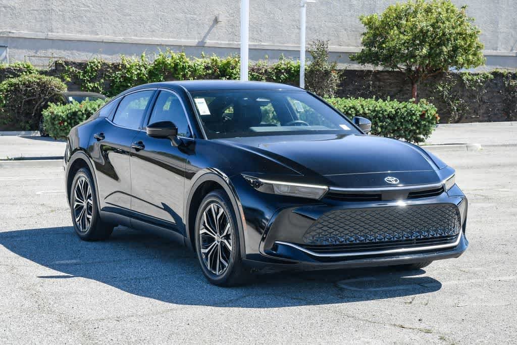 2025 Toyota Crown XLE photo 2