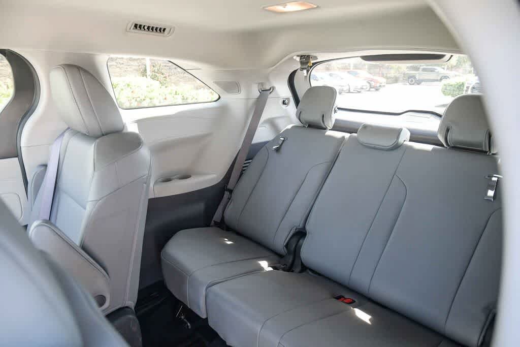 Thumbnail: 2022 Toyota Sienna - 20