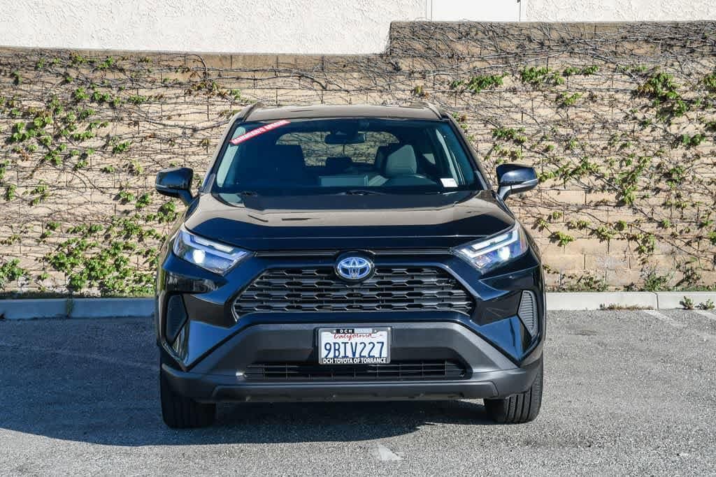 2022 Toyota RAV4 Hybrid XLE photo 2