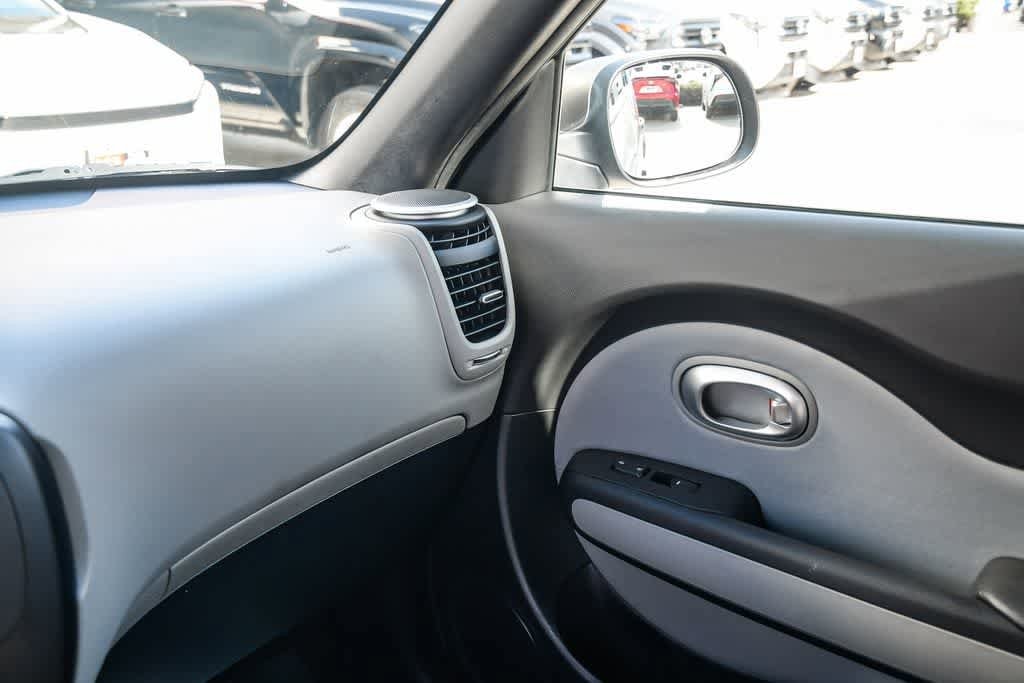 Thumbnail: 2016 Kia Soul - 21