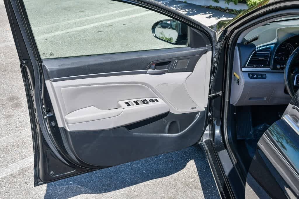 Thumbnail: 2017 Hyundai Elantra - 19