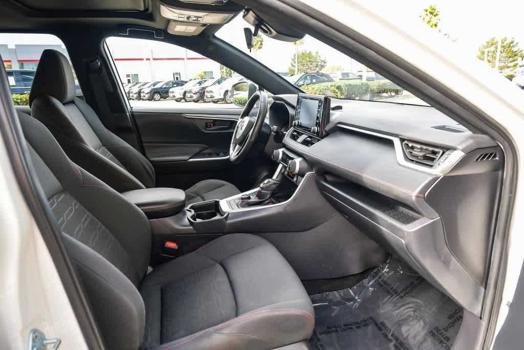 Thumbnail: 2021 Toyota RAV4 - 16