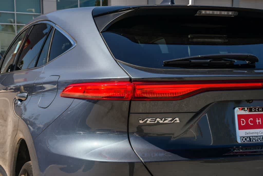 2024 Toyota Venza LE photo 5
