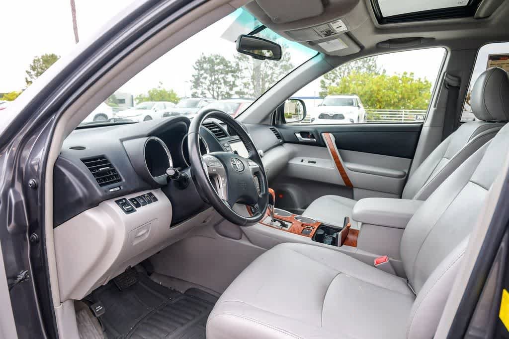 Thumbnail: 2010 Toyota Highlander - 16