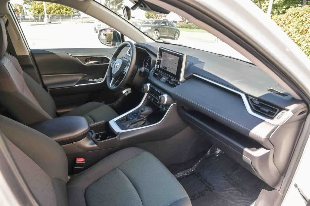 Thumbnail: 2024 Toyota RAV4 - 15