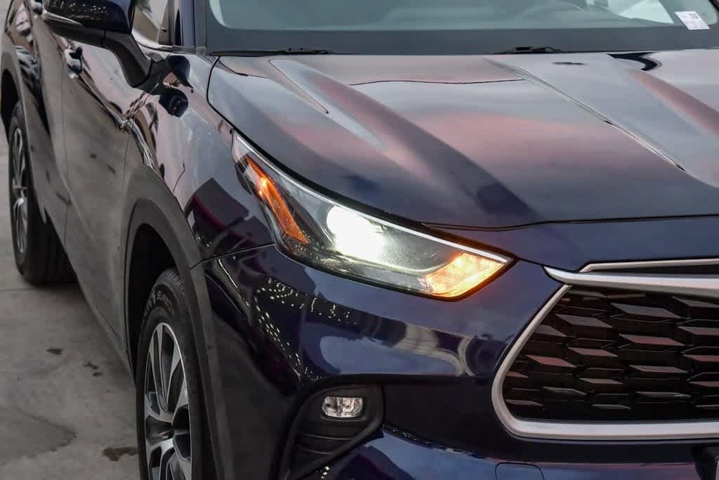 Thumbnail: 2022 Toyota Highlander - 4