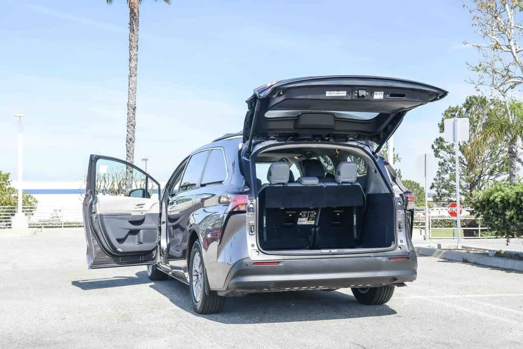 Thumbnail: 2022 Toyota Sienna - 29