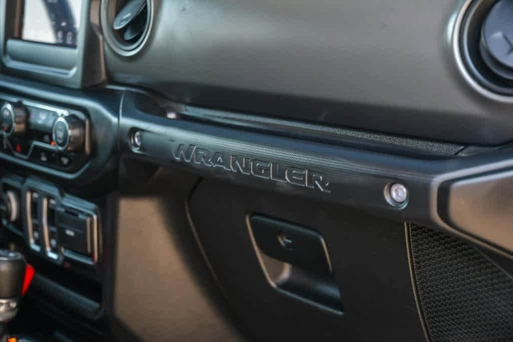 Thumbnail: 2022 Jeep Wrangler - 18