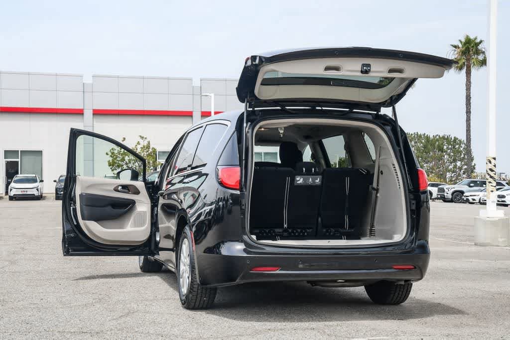 Thumbnail: 2019 Chrysler Pacifica - 24