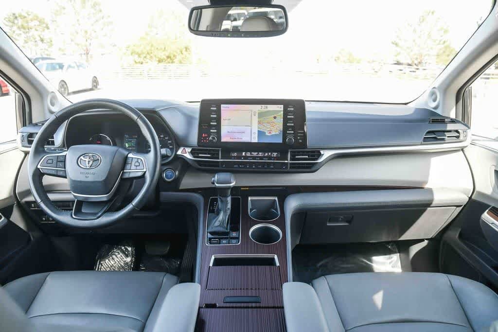 Thumbnail: 2022 Toyota Sienna - 14