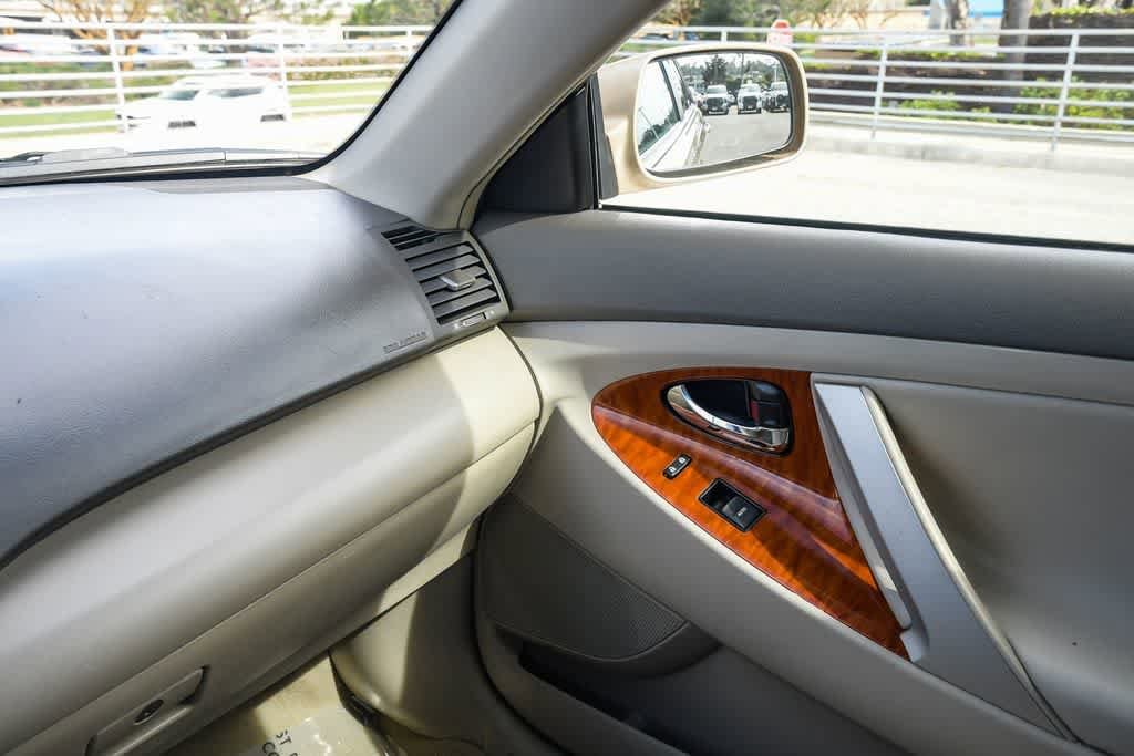 Thumbnail: 2010 Toyota Camry - 21