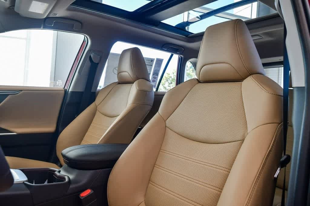 Thumbnail: 2025 Toyota RAV4 - 19